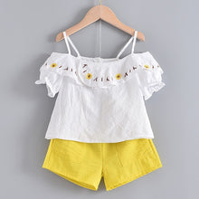 Load image into Gallery viewer, Menoea Girls Sets New Spring Summer Floral Children Sleeveless T-shirt+Solid Shorts 2PCS Kids Suit Fashion 3-7T Children Clothes
